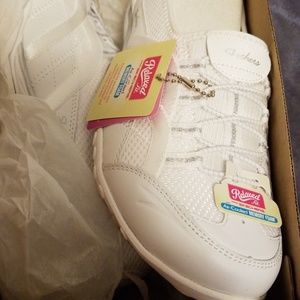 Skechers Breath Easy Size 8.5 white